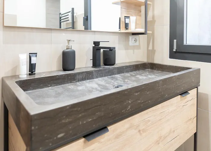 Penthouse With Panoramic Terrace -3 Min To Metro A *