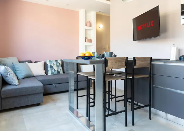 Apartment Penthouse With Panoramic Terrace -3 Min To Metro A
