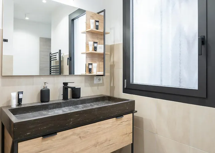 Penthouse With Panoramic Terrace -3 Min To Metro A Apartment *